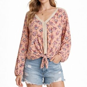 Rods Floral Blouse with Lace Detail NWOT